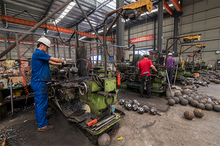 安达网架配件车间